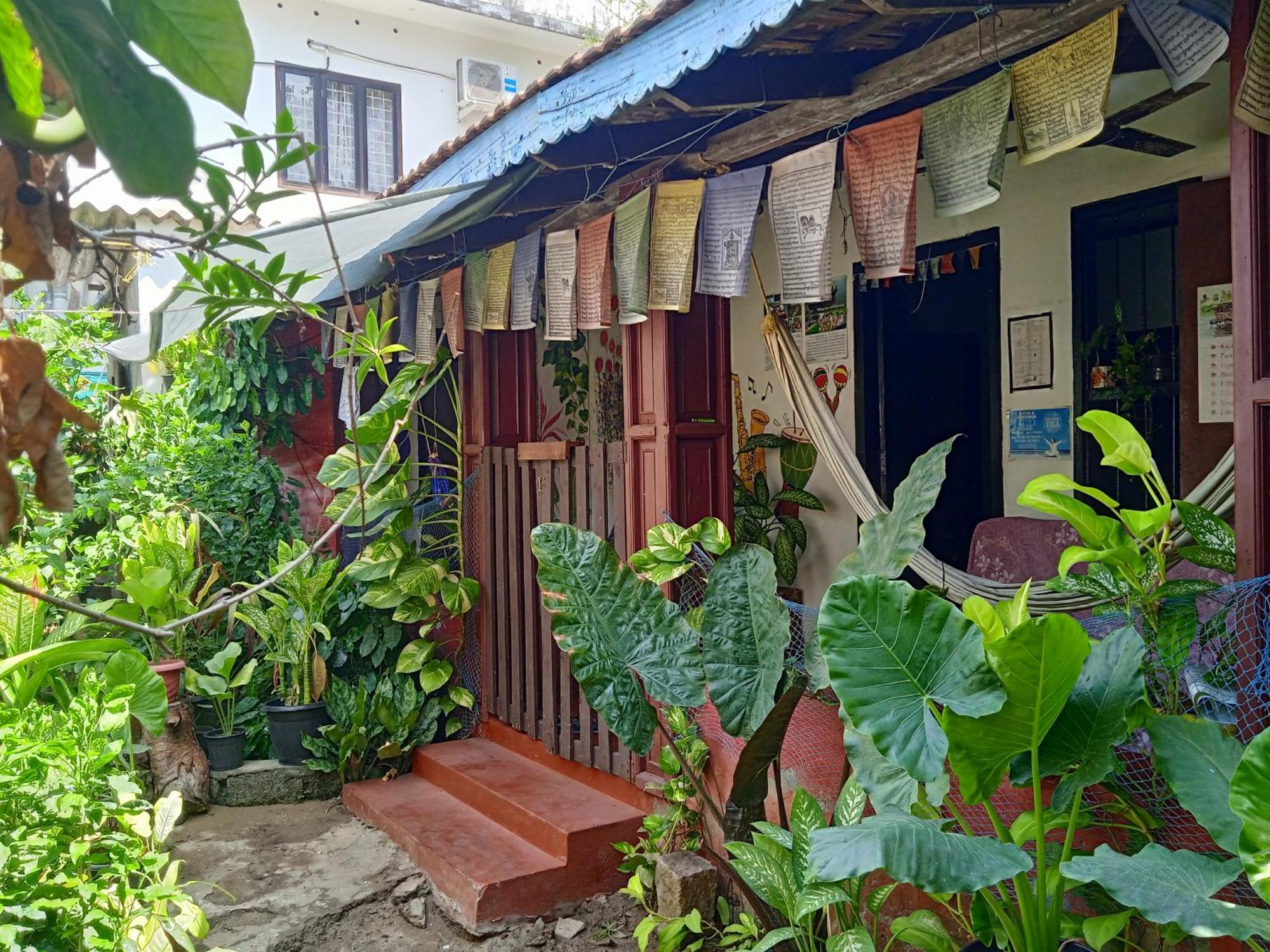 The Blues Hotell Alappuzha Exteriör bild
