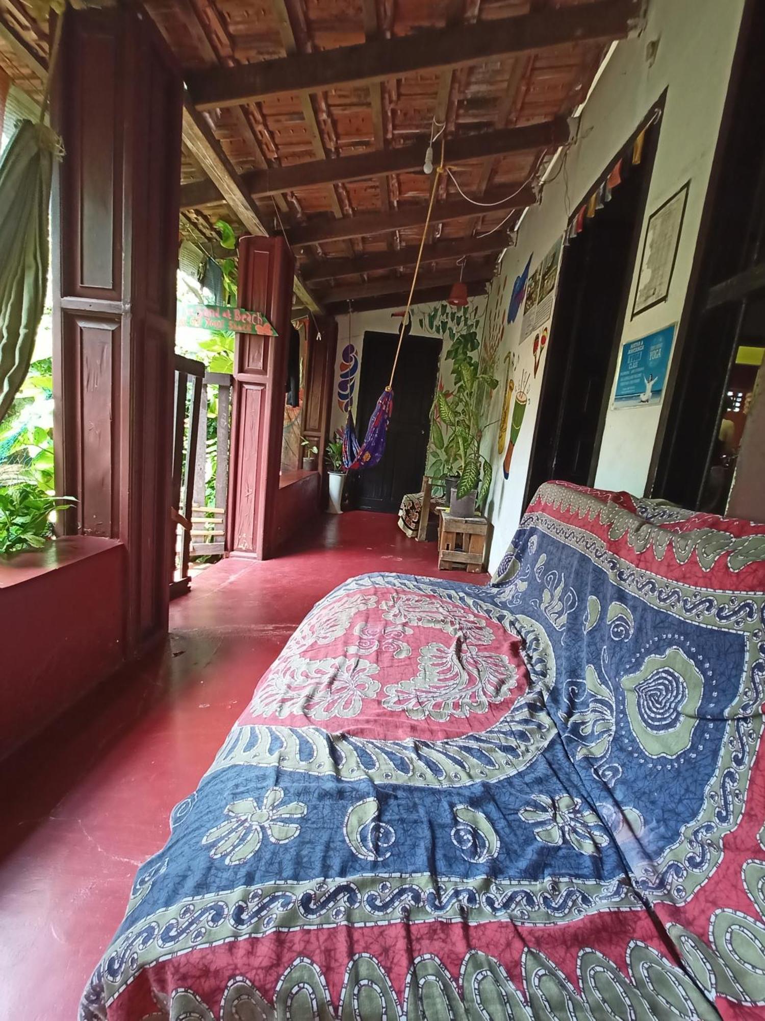 The Blues Hotell Alappuzha Exteriör bild